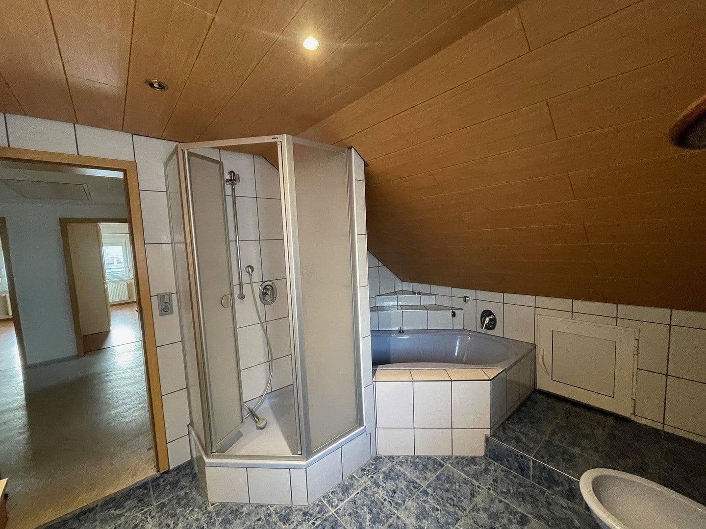Prodej domu 220 m², pozemek 418 m², Gewerbestraße 22, Villingen-Schwenningen, Bádensko-Württembersko Prodej domu 220 m², pozemek 418 m², Gewerbestraße 22, Villingen-Schwenningen, Bádensko-Württembersko