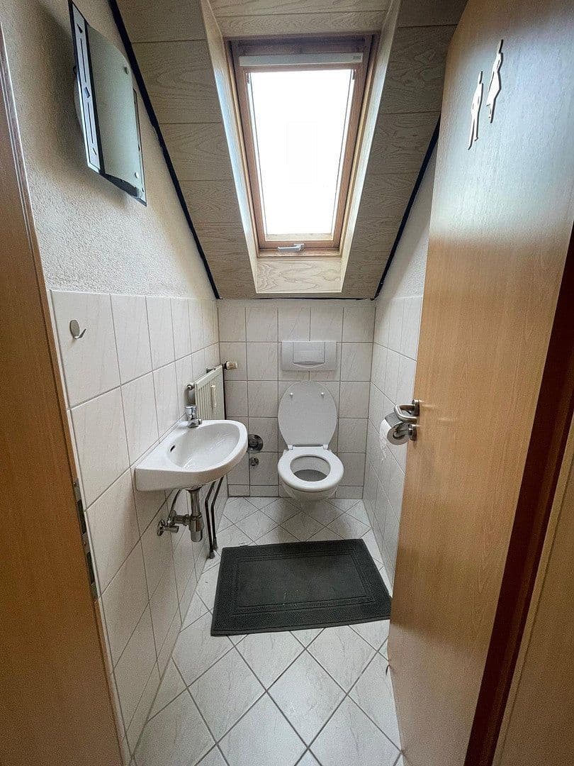 Prodej domu 220 m², pozemek 418 m², Gewerbestraße 22, Villingen-Schwenningen, Bádensko-Württembersko Prodej domu 220 m², pozemek 418 m², Gewerbestraße 22, Villingen-Schwenningen, Bádensko-Württembersko