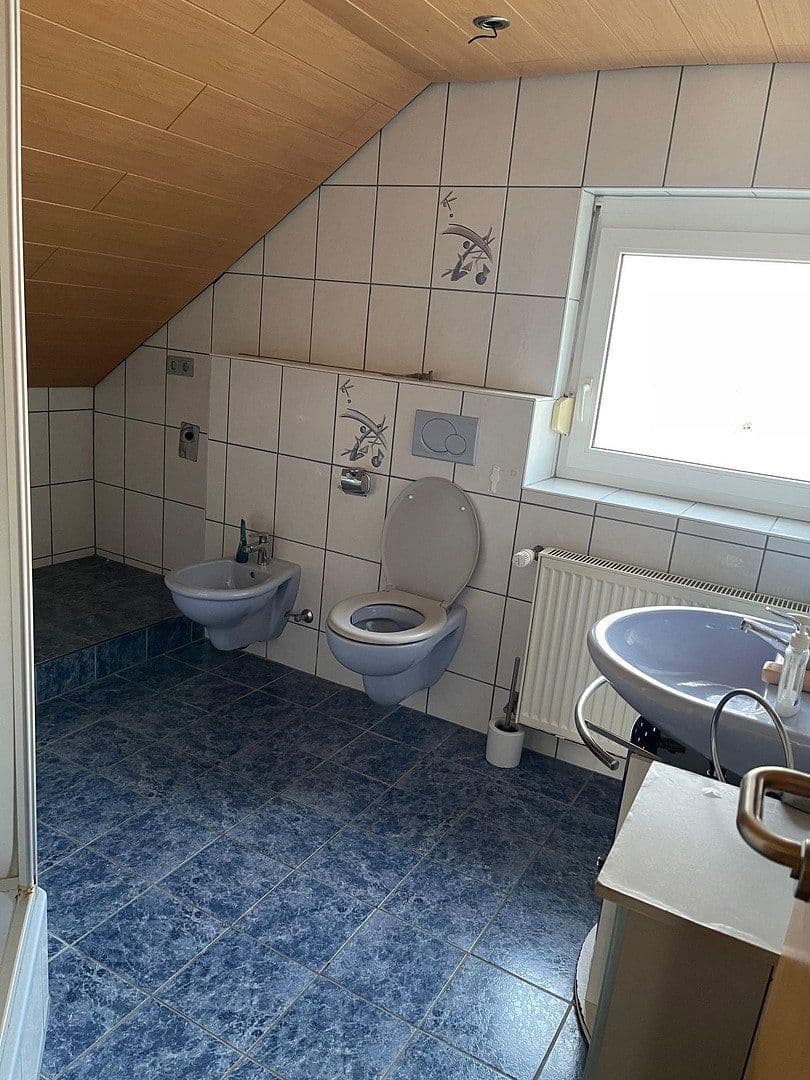 Prodej domu 220 m², pozemek 418 m², Gewerbestraße 22, Villingen-Schwenningen, Bádensko-Württembersko Prodej domu 220 m², pozemek 418 m², Gewerbestraße 22, Villingen-Schwenningen, Bádensko-Württembersko