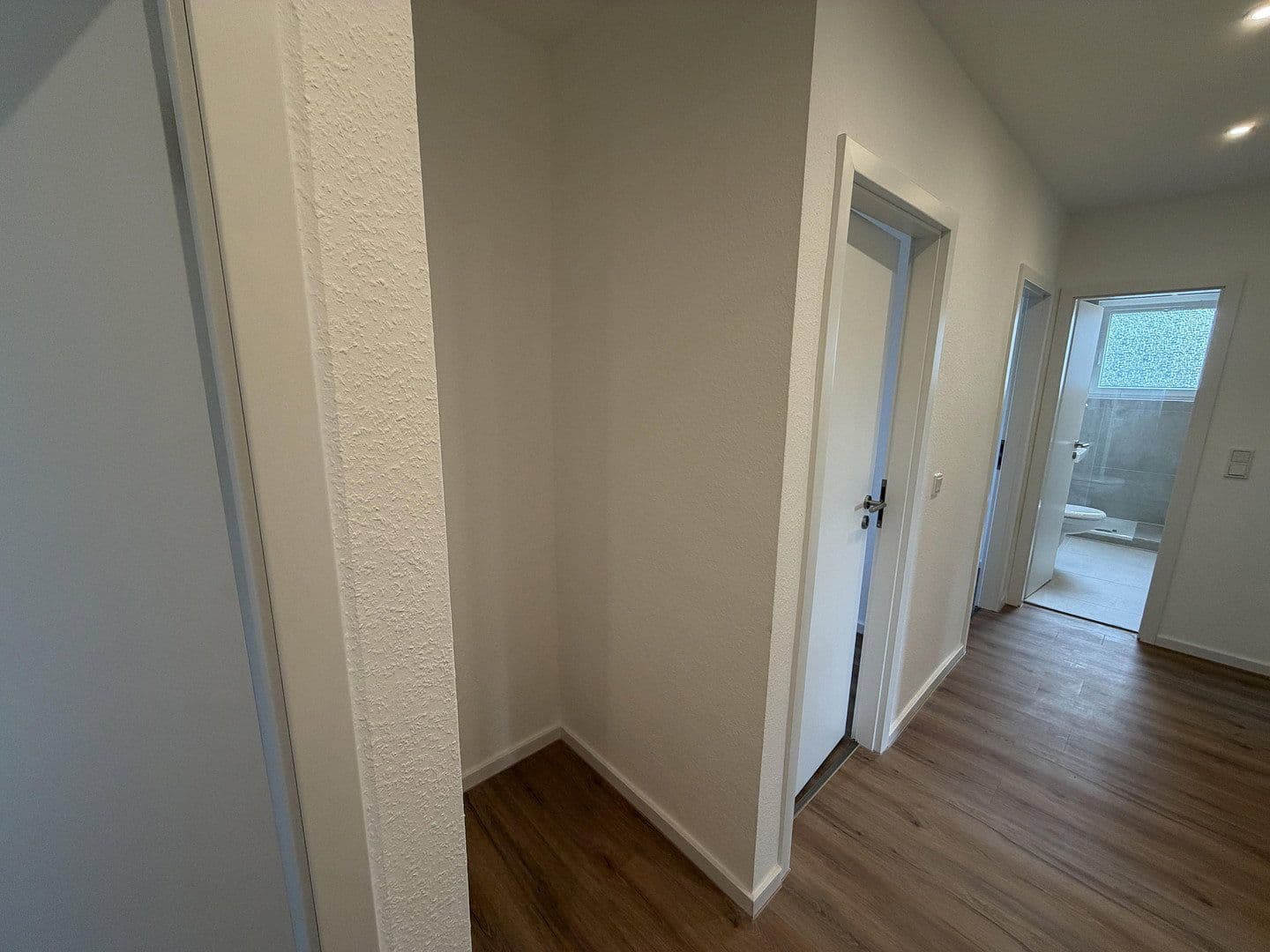 Pronájem bytu 4+1 70 m², Schiefersteinstraße 20, Wiesbaden, Hessen Pronájem bytu 4+1 70 m², Schiefersteinstraße 20, Wiesbaden, Hessen