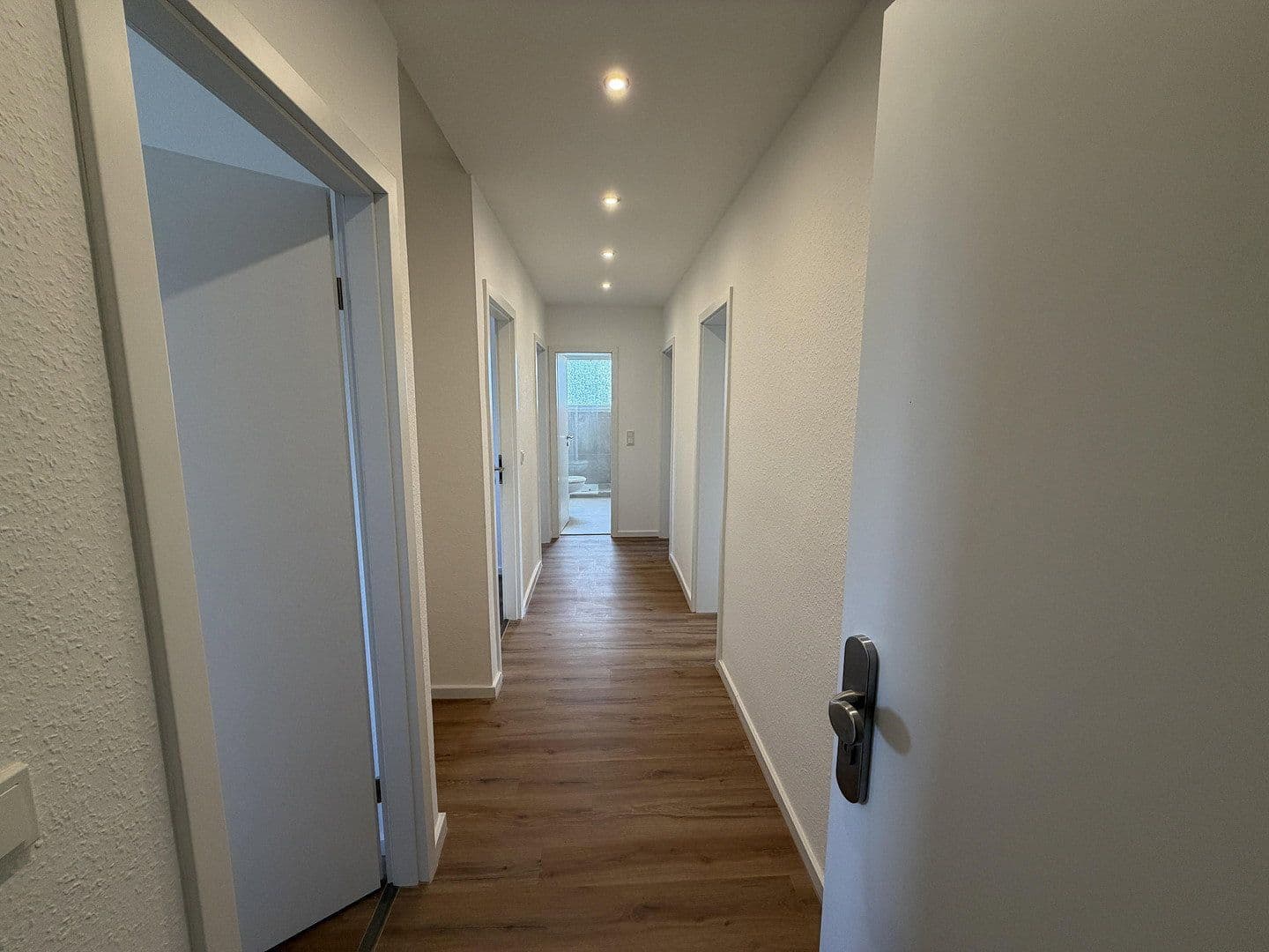 Pronájem bytu 4+1 70 m², Schiefersteinstraße 20, Wiesbaden, Hessen Pronájem bytu 4+1 70 m², Schiefersteinstraße 20, Wiesbaden, Hessen