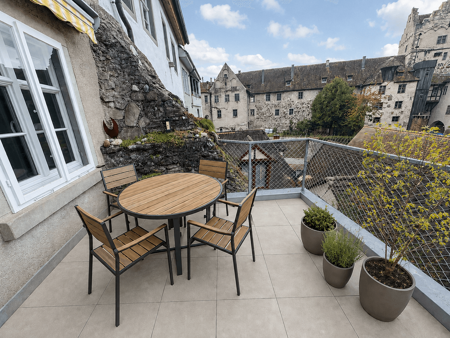 Pronájem bytu 4+1 155 m², Winzergasse 22, Meersburg, Bádensko-Württembersko Pronájem bytu 4+1 155 m², Winzergasse 22, Meersburg, Bádensko-Württembersko