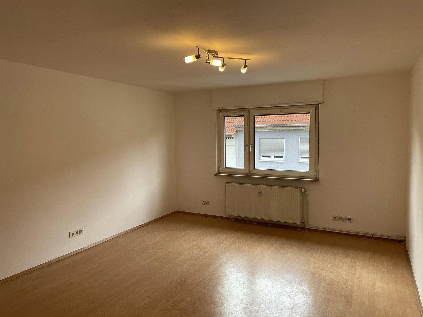 Pronájem bytu 2+1 54 m², Bürgermeister-Fuchs-Straße 24-26, Mannheim, Bádensko-Württembersko Pronájem bytu 2+1 54 m², Bürgermeister-Fuchs-Straße 24-26, Mannheim, Bádensko-Württembersko