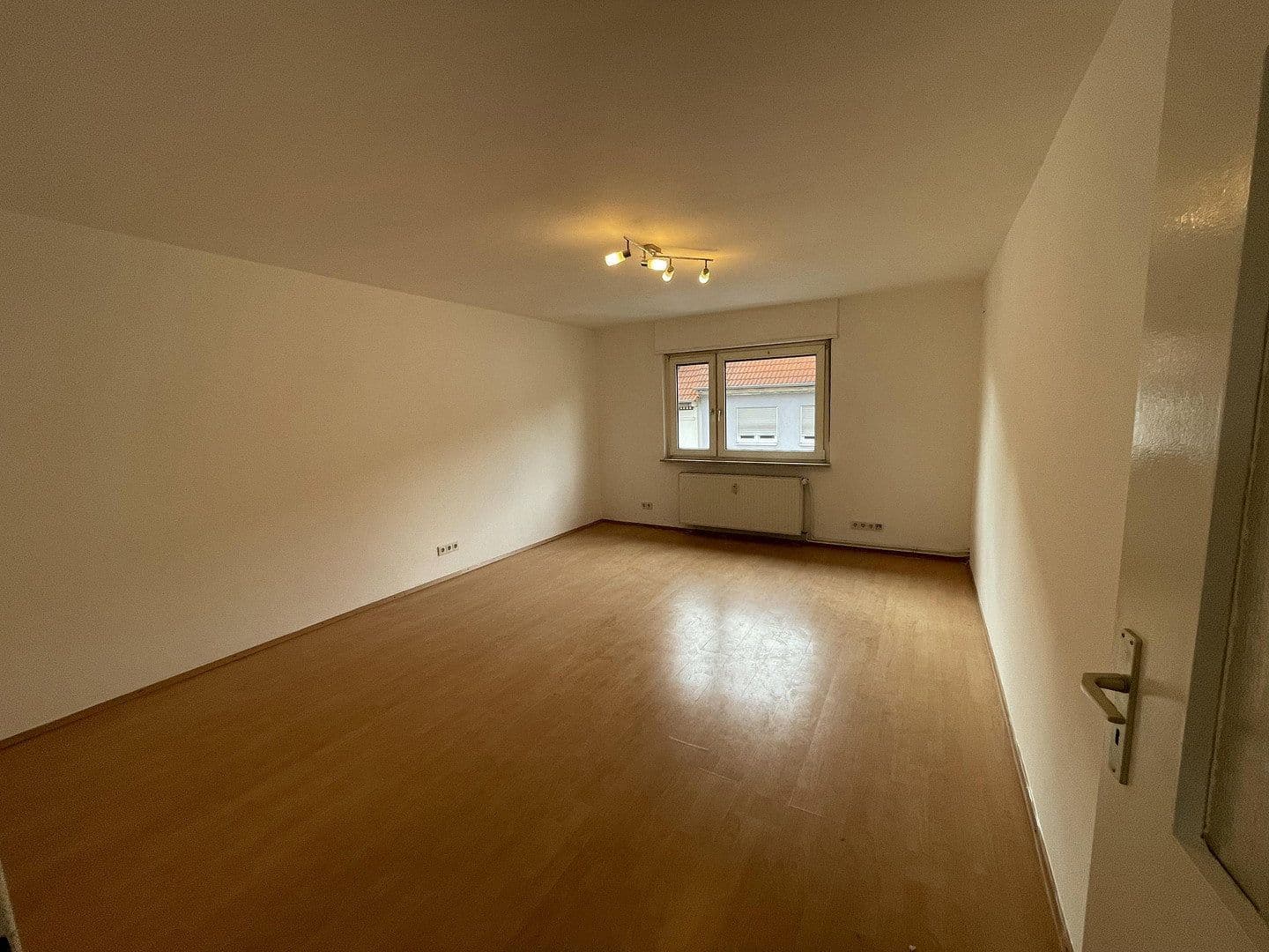 Pronájem bytu 2+1 54 m², Bürgermeister-Fuchs-Straße 24-26, Mannheim, Bádensko-Württembersko Pronájem bytu 2+1 54 m², Bürgermeister-Fuchs-Straße 24-26, Mannheim, Bádensko-Württembersko