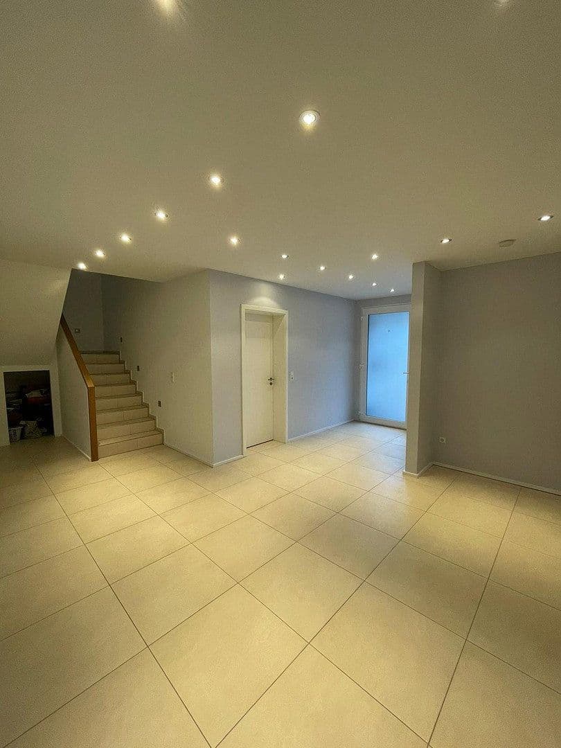 Pronájem domu 295 m², pozemek 600 m², Weilerbach, Porýní-Falc Pronájem domu 295 m², pozemek 600 m², Weilerbach, Porýní-Falc