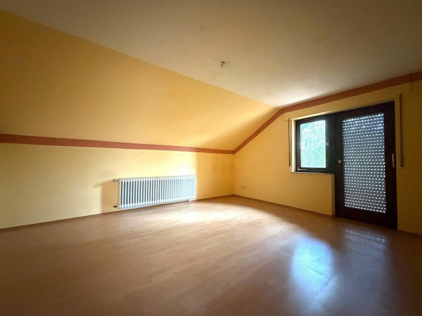 Prodej domu 225 m², pozemek 1.001 m², Schultheiß-Jäckle-Straße 19, Loßburg, Bádensko-Württembersko Prodej domu 225 m², pozemek 1.001 m², Schultheiß-Jäckle-Straße 19, Loßburg, Bádensko-Württembersko