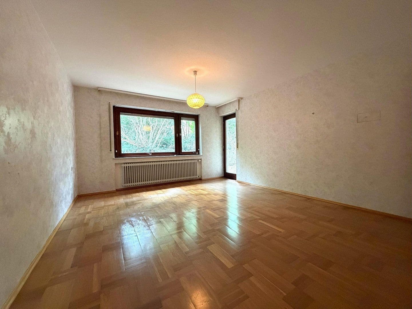 Prodej domu 225 m², pozemek 1.001 m², Schultheiß-Jäckle-Straße 19, Loßburg, Bádensko-Württembersko Prodej domu 225 m², pozemek 1.001 m², Schultheiß-Jäckle-Straße 19, Loßburg, Bádensko-Württembersko