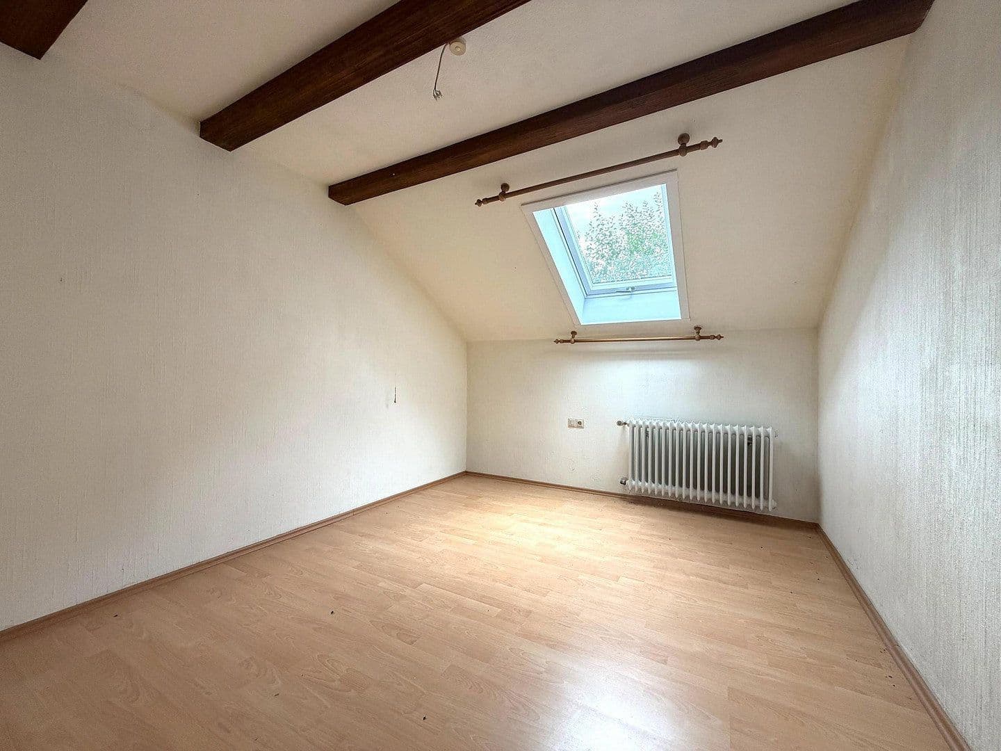 Prodej domu 225 m², pozemek 1.001 m², Schultheiß-Jäckle-Straße 19, Loßburg, Bádensko-Württembersko Prodej domu 225 m², pozemek 1.001 m², Schultheiß-Jäckle-Straße 19, Loßburg, Bádensko-Württembersko