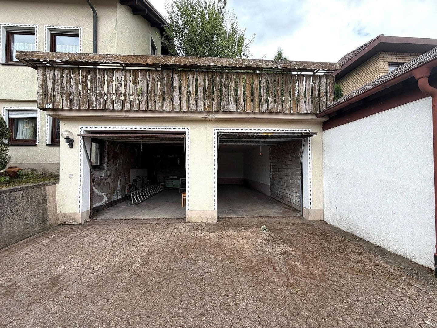 Prodej domu 225 m², pozemek 1.001 m², Schultheiß-Jäckle-Straße 19, Loßburg, Bádensko-Württembersko Prodej domu 225 m², pozemek 1.001 m², Schultheiß-Jäckle-Straße 19, Loßburg, Bádensko-Württembersko