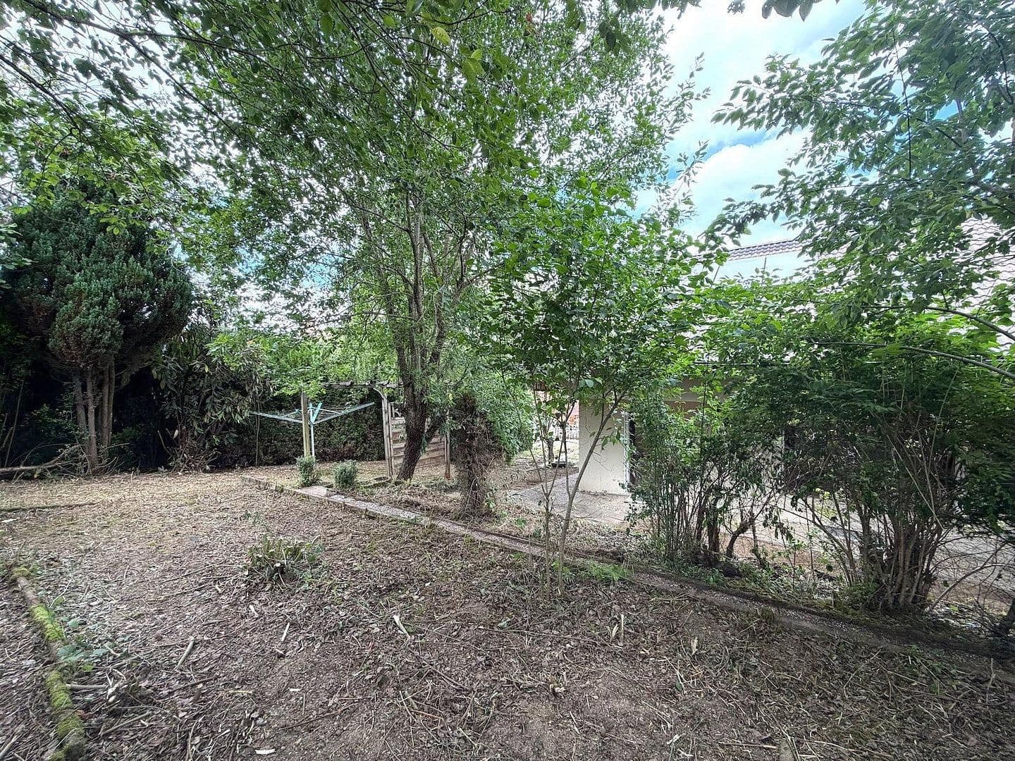 Prodej domu 225 m², pozemek 1.001 m², Schultheiß-Jäckle-Straße 19, Loßburg, Bádensko-Württembersko Prodej domu 225 m², pozemek 1.001 m², Schultheiß-Jäckle-Straße 19, Loßburg, Bádensko-Württembersko