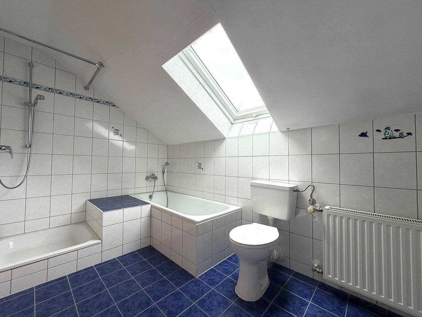 Prodej domu 225 m², pozemek 1.001 m², Schultheiß-Jäckle-Straße 19, Loßburg, Bádensko-Württembersko Prodej domu 225 m², pozemek 1.001 m², Schultheiß-Jäckle-Straße 19, Loßburg, Bádensko-Württembersko