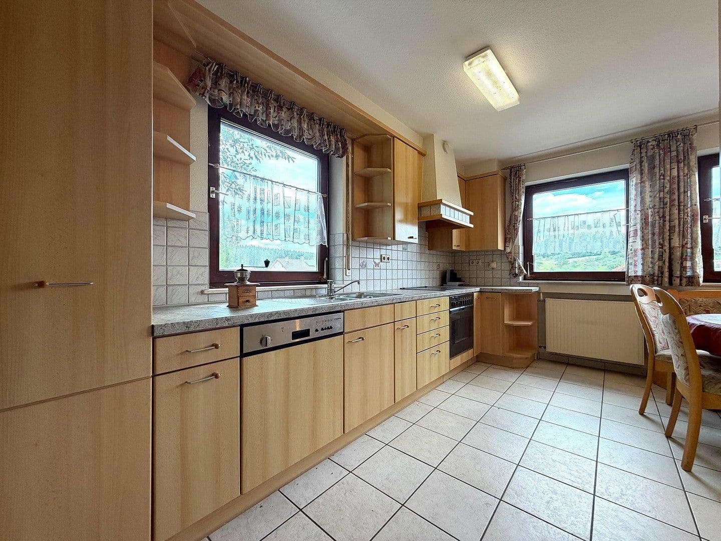 Prodej domu 225 m², pozemek 1.001 m², Schultheiß-Jäckle-Straße 19, Loßburg, Bádensko-Württembersko Prodej domu 225 m², pozemek 1.001 m², Schultheiß-Jäckle-Straße 19, Loßburg, Bádensko-Württembersko