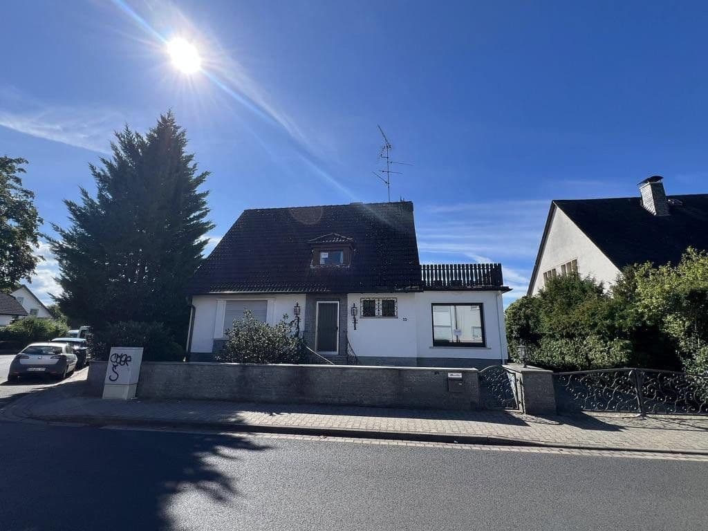Prodej domu 170 m², pozemek 558 m², Odenwaldstraße 53, Rödermark, Hessen Prodej domu 170 m², pozemek 558 m², Odenwaldstraße 53, Rödermark, Hessen