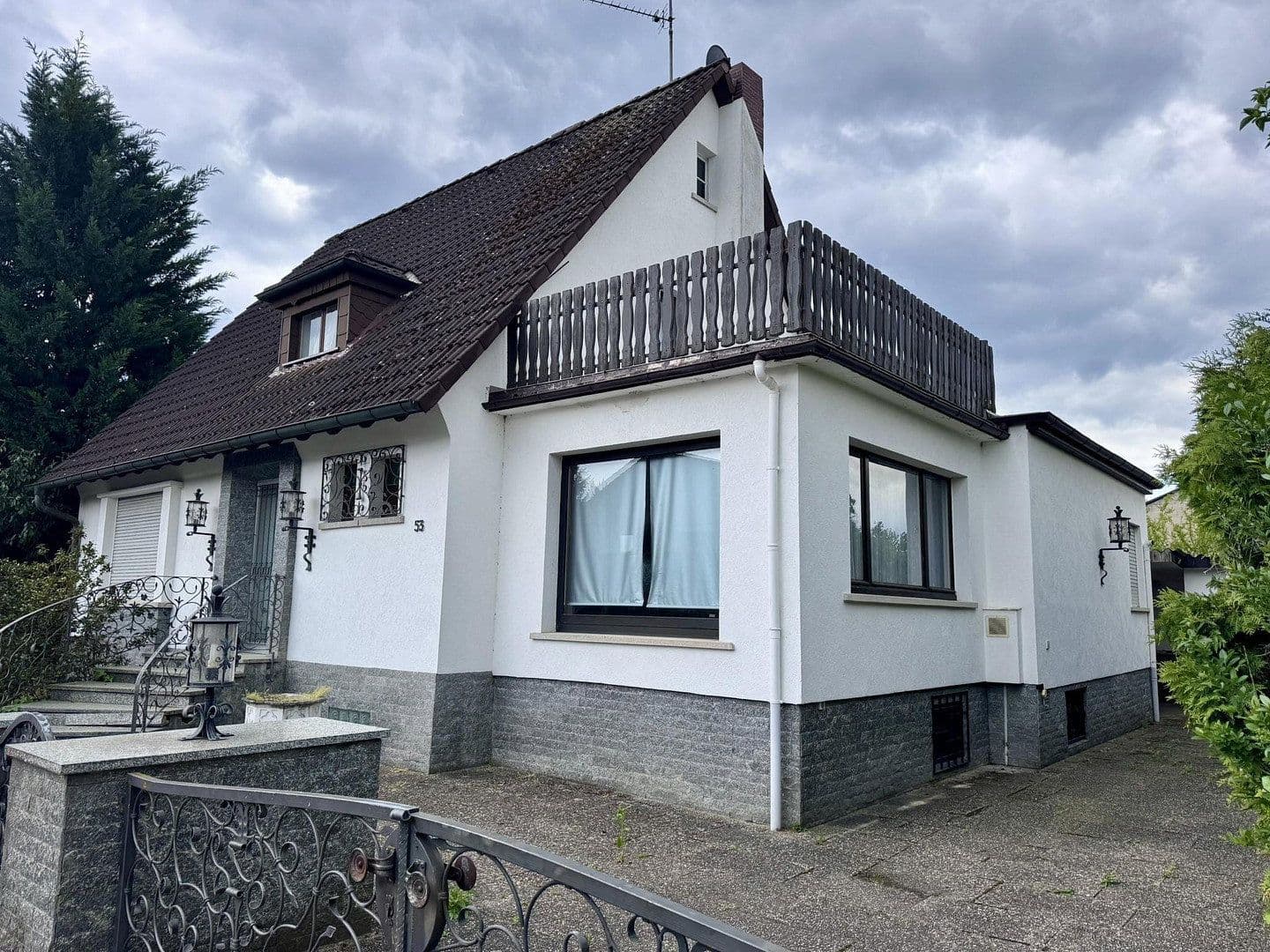 Prodej domu 170 m², pozemek 558 m², Odenwaldstraße 53, Rödermark, Hessen Prodej domu 170 m², pozemek 558 m², Odenwaldstraße 53, Rödermark, Hessen