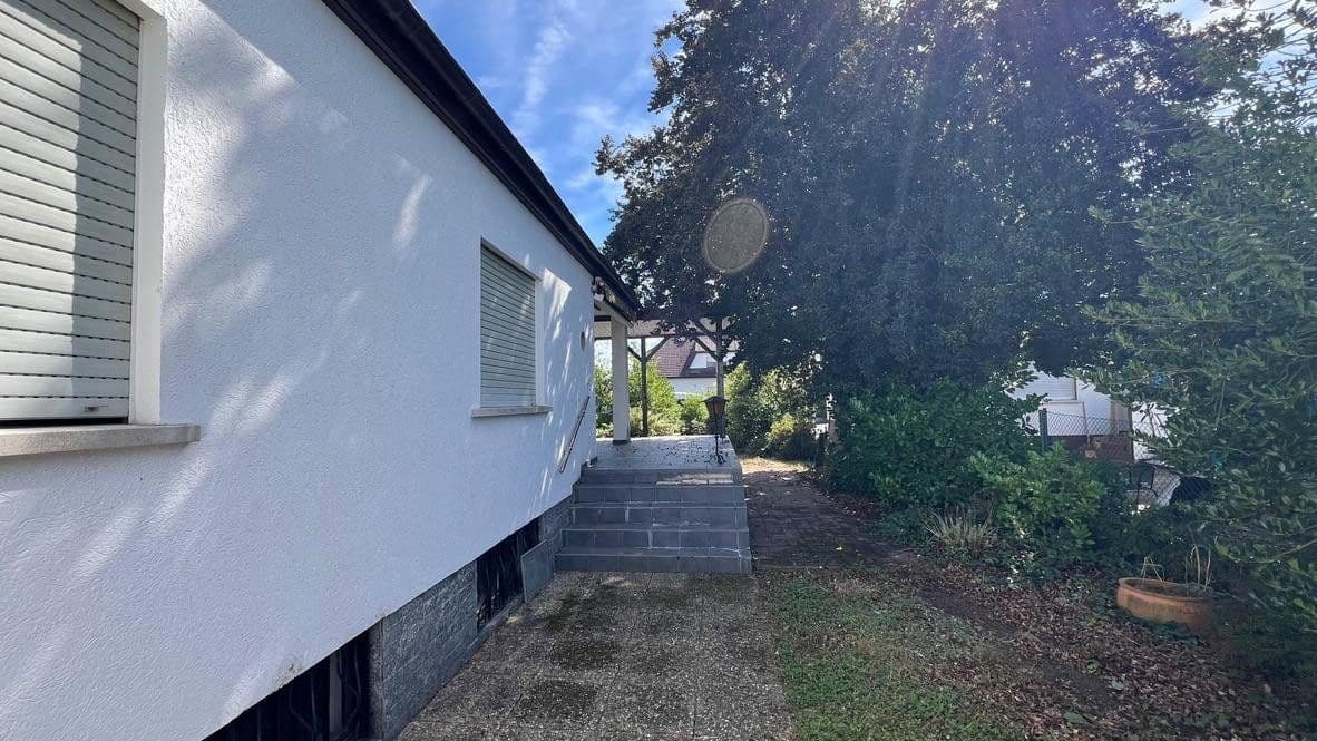 Prodej domu 170 m², pozemek 558 m², Odenwaldstraße 53, Rödermark, Hessen Prodej domu 170 m², pozemek 558 m², Odenwaldstraße 53, Rödermark, Hessen
