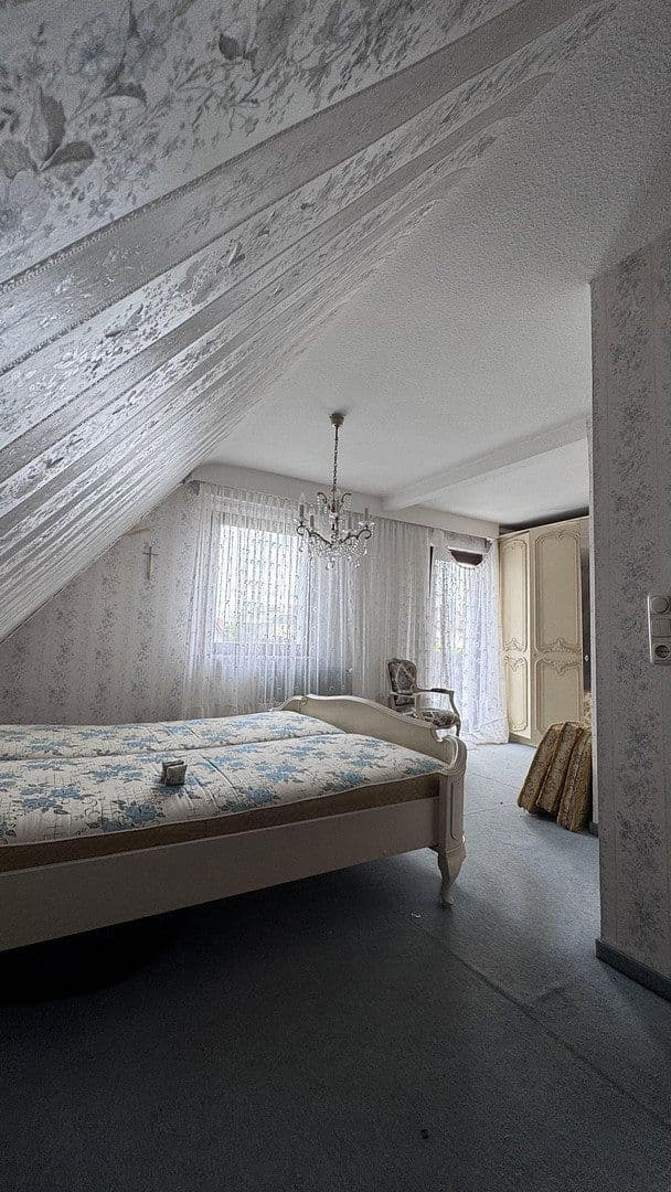 Prodej domu 170 m², pozemek 558 m², Odenwaldstraße 53, Rödermark, Hessen Prodej domu 170 m², pozemek 558 m², Odenwaldstraße 53, Rödermark, Hessen