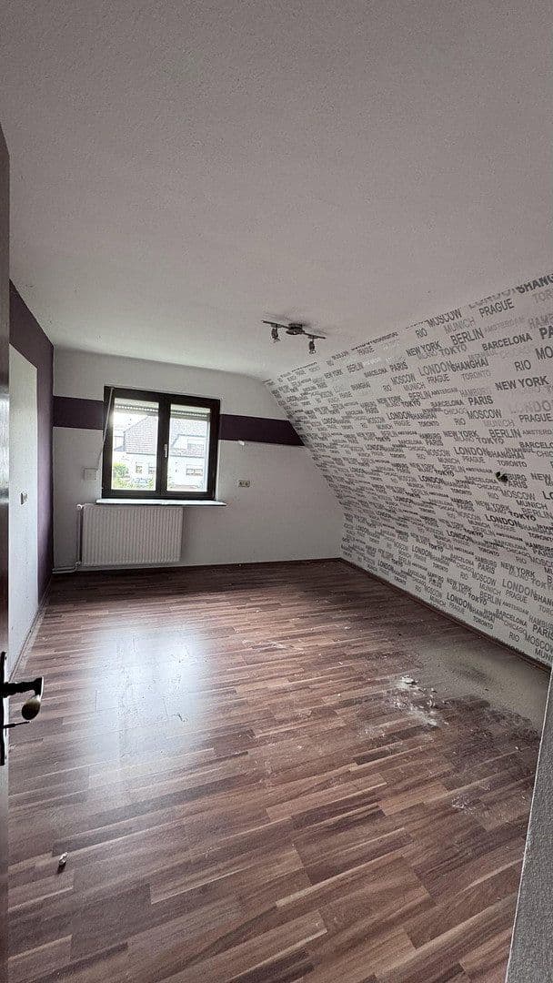 Prodej domu 170 m², pozemek 558 m², Odenwaldstraße 53, Rödermark, Hessen Prodej domu 170 m², pozemek 558 m², Odenwaldstraße 53, Rödermark, Hessen