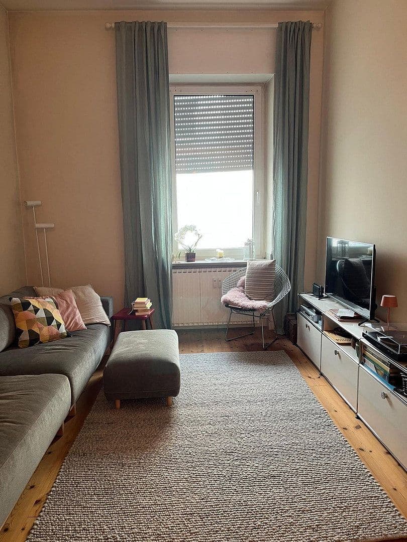 Pronájem bytu 3+1 90 m², König-Friedrich-Wilhelm-Str. 39, Duisburg, Severní Porýní-Vestfálsko Pronájem bytu 3+1 90 m², König-Friedrich-Wilhelm-Str. 39, Duisburg, Severní Porýní-Vestfálsko