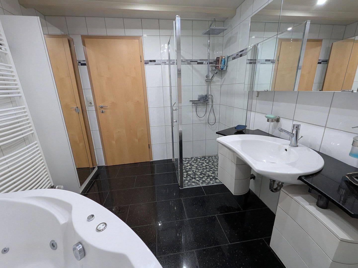Prodej domu 131 m², pozemek 161 m², Mundelsheim, Bádensko-Württembersko Prodej domu 131 m², pozemek 161 m², Mundelsheim, Bádensko-Württembersko