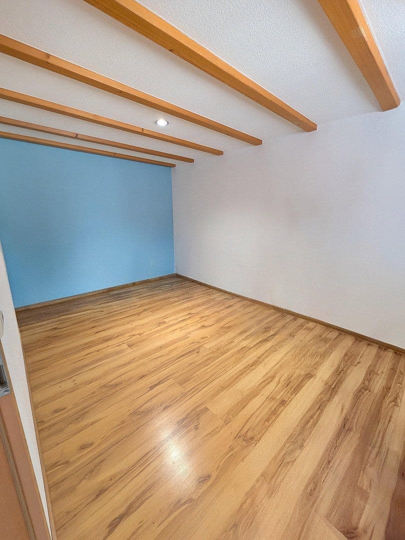 Prodej domu 131 m², pozemek 161 m², Mundelsheim, Bádensko-Württembersko Prodej domu 131 m², pozemek 161 m², Mundelsheim, Bádensko-Württembersko