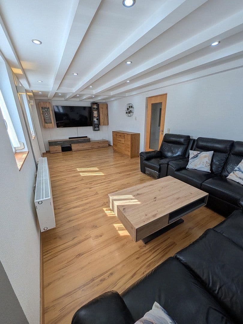 Prodej domu 131 m², pozemek 161 m², Mundelsheim, Bádensko-Württembersko Prodej domu 131 m², pozemek 161 m², Mundelsheim, Bádensko-Württembersko