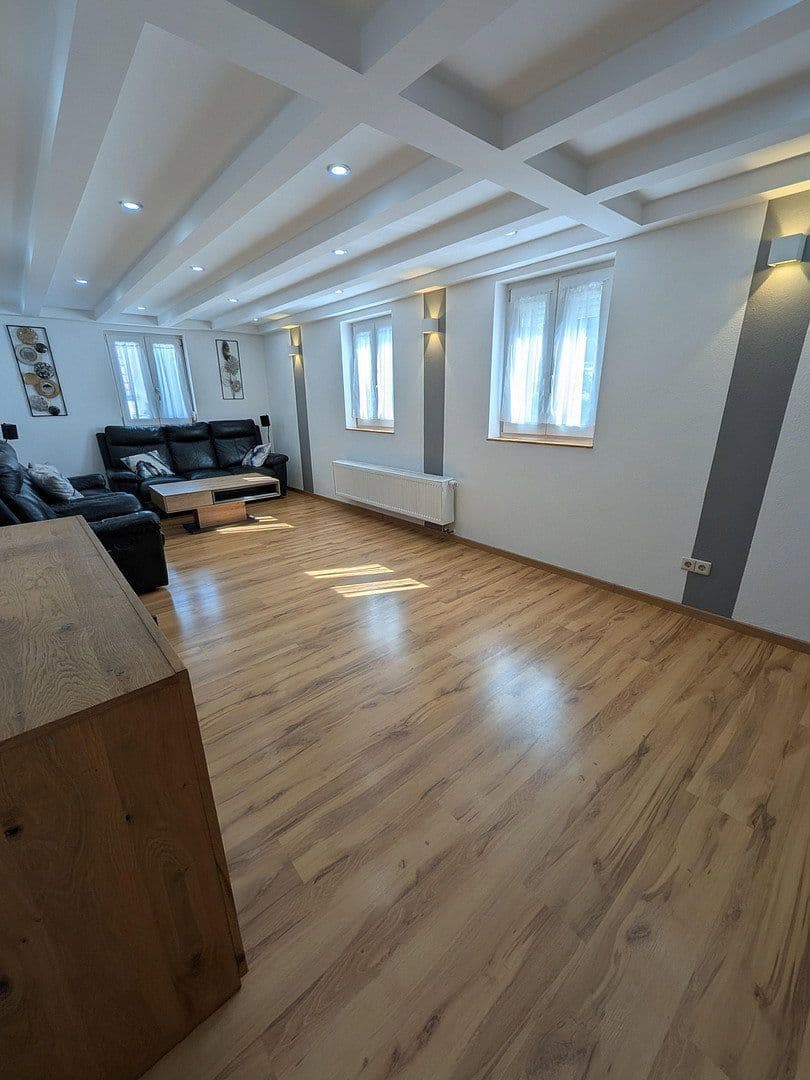Prodej domu 131 m², pozemek 161 m², Mundelsheim, Bádensko-Württembersko Prodej domu 131 m², pozemek 161 m², Mundelsheim, Bádensko-Württembersko