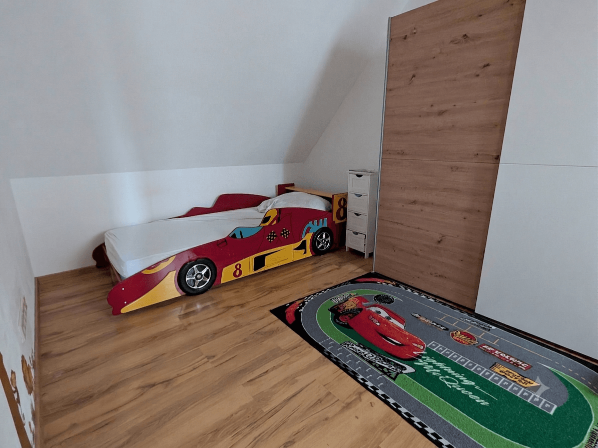 Prodej domu 131 m², pozemek 161 m², Mundelsheim, Bádensko-Württembersko Prodej domu 131 m², pozemek 161 m², Mundelsheim, Bádensko-Württembersko