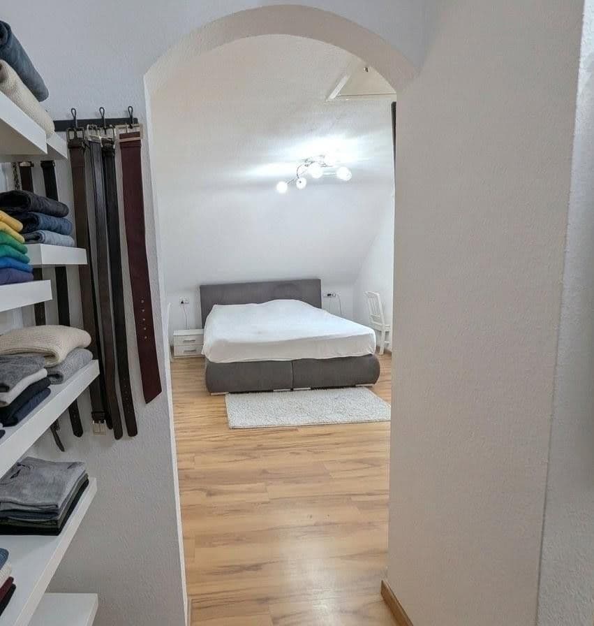Prodej domu 131 m², pozemek 161 m², Mundelsheim, Bádensko-Württembersko Prodej domu 131 m², pozemek 161 m², Mundelsheim, Bádensko-Württembersko