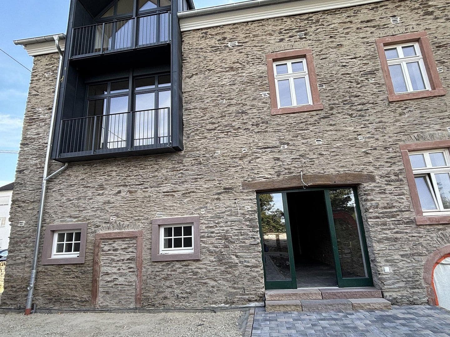 Pronájem bytu 2+1 82 m², Moselstraße 6, Osann-Monzel, Porýní-Falc Pronájem bytu 2+1 82 m², Moselstraße 6, Osann-Monzel, Porýní-Falc