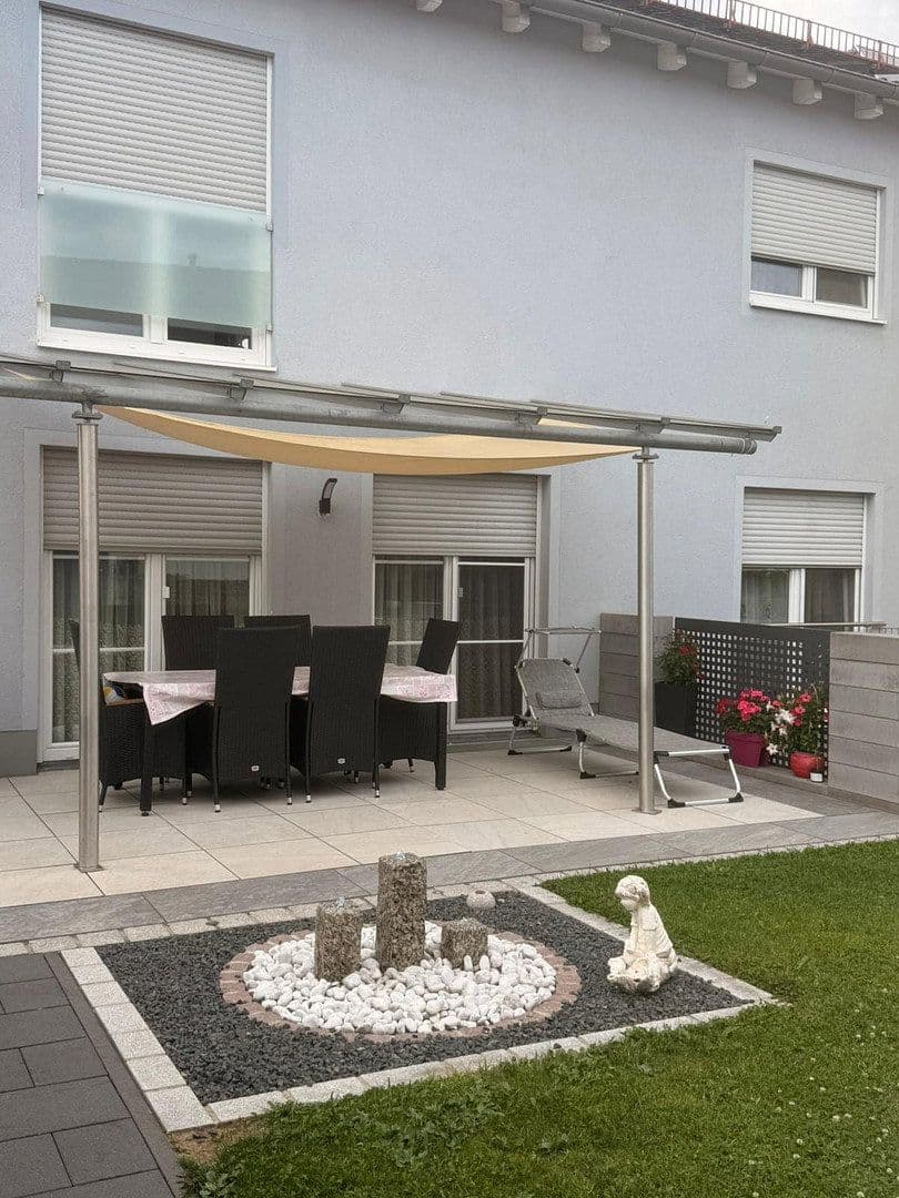 Prodej domu 200 m², pozemek 375 m², Brunnweg 12, Obertraubling, Bavorsko Prodej domu 200 m², pozemek 375 m², Brunnweg 12, Obertraubling, Bavorsko