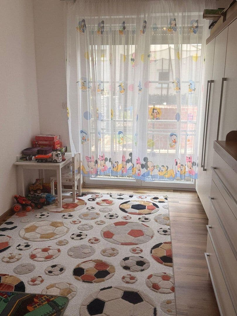 Prodej domu 200 m², pozemek 375 m², Brunnweg 12, Obertraubling, Bavorsko Prodej domu 200 m², pozemek 375 m², Brunnweg 12, Obertraubling, Bavorsko