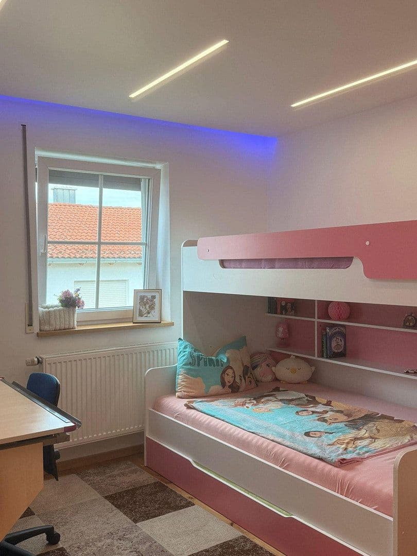 Prodej domu 200 m², pozemek 375 m², Brunnweg 12, Obertraubling, Bavorsko Prodej domu 200 m², pozemek 375 m², Brunnweg 12, Obertraubling, Bavorsko