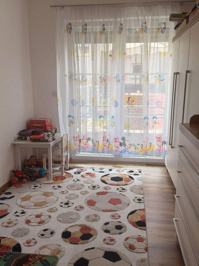 Prodej domu 200 m², pozemek 375 m², Brunnweg 12, Obertraubling, Bavorsko Prodej domu 200 m², pozemek 375 m², Brunnweg 12, Obertraubling, Bavorsko