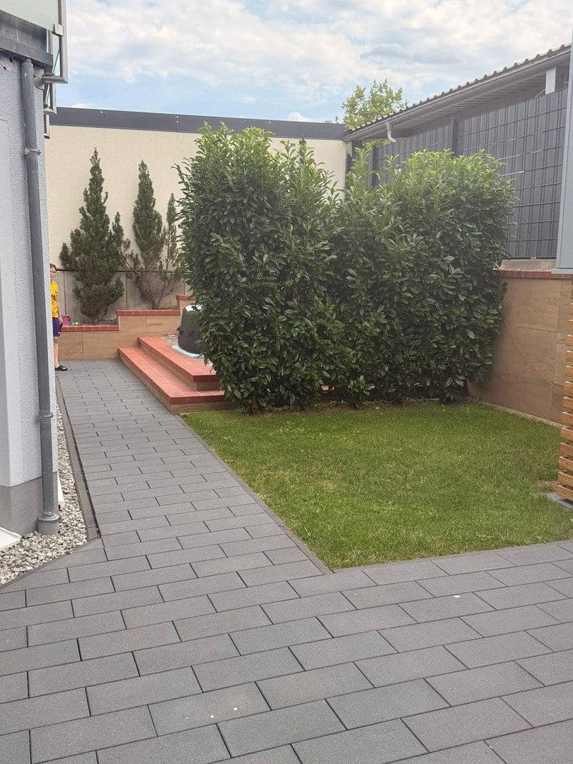 Prodej domu 200 m², pozemek 375 m², Brunnweg 12, Obertraubling, Bavorsko Prodej domu 200 m², pozemek 375 m², Brunnweg 12, Obertraubling, Bavorsko