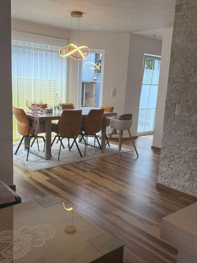 Prodej domu 200 m², pozemek 375 m², Brunnweg 12, Obertraubling, Bavorsko Prodej domu 200 m², pozemek 375 m², Brunnweg 12, Obertraubling, Bavorsko