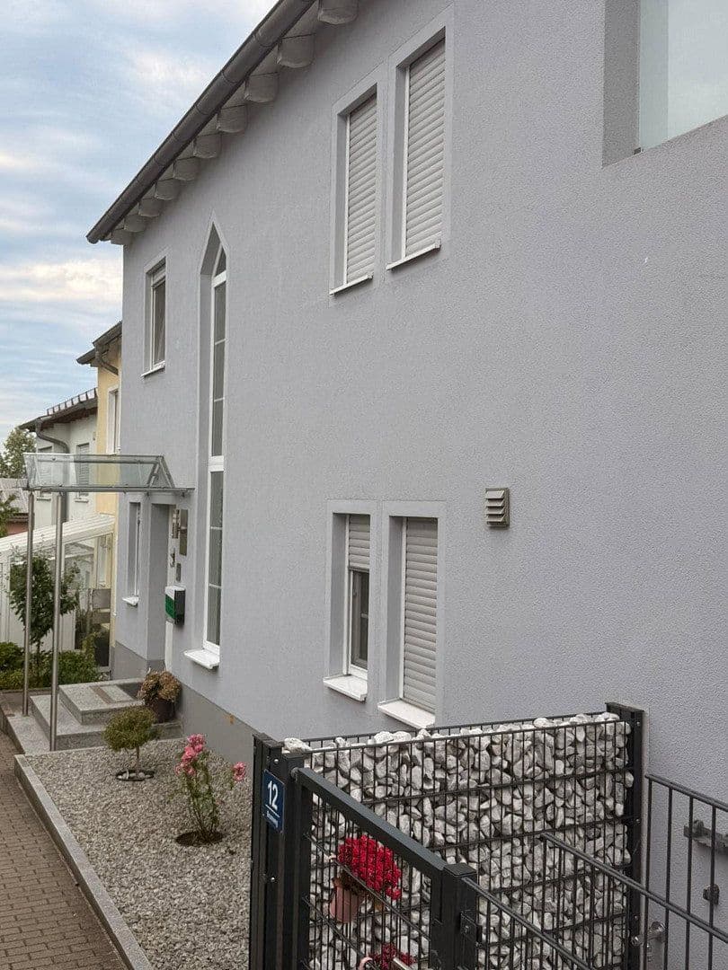 Prodej domu 200 m², pozemek 375 m², Brunnweg 12, Obertraubling, Bavorsko Prodej domu 200 m², pozemek 375 m², Brunnweg 12, Obertraubling, Bavorsko