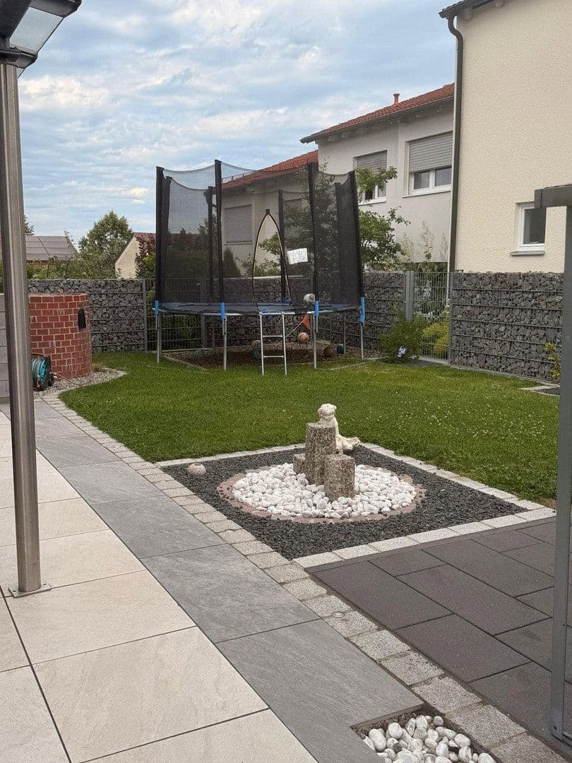 Prodej domu 200 m², pozemek 375 m², Brunnweg 12, Obertraubling, Bavorsko Prodej domu 200 m², pozemek 375 m², Brunnweg 12, Obertraubling, Bavorsko