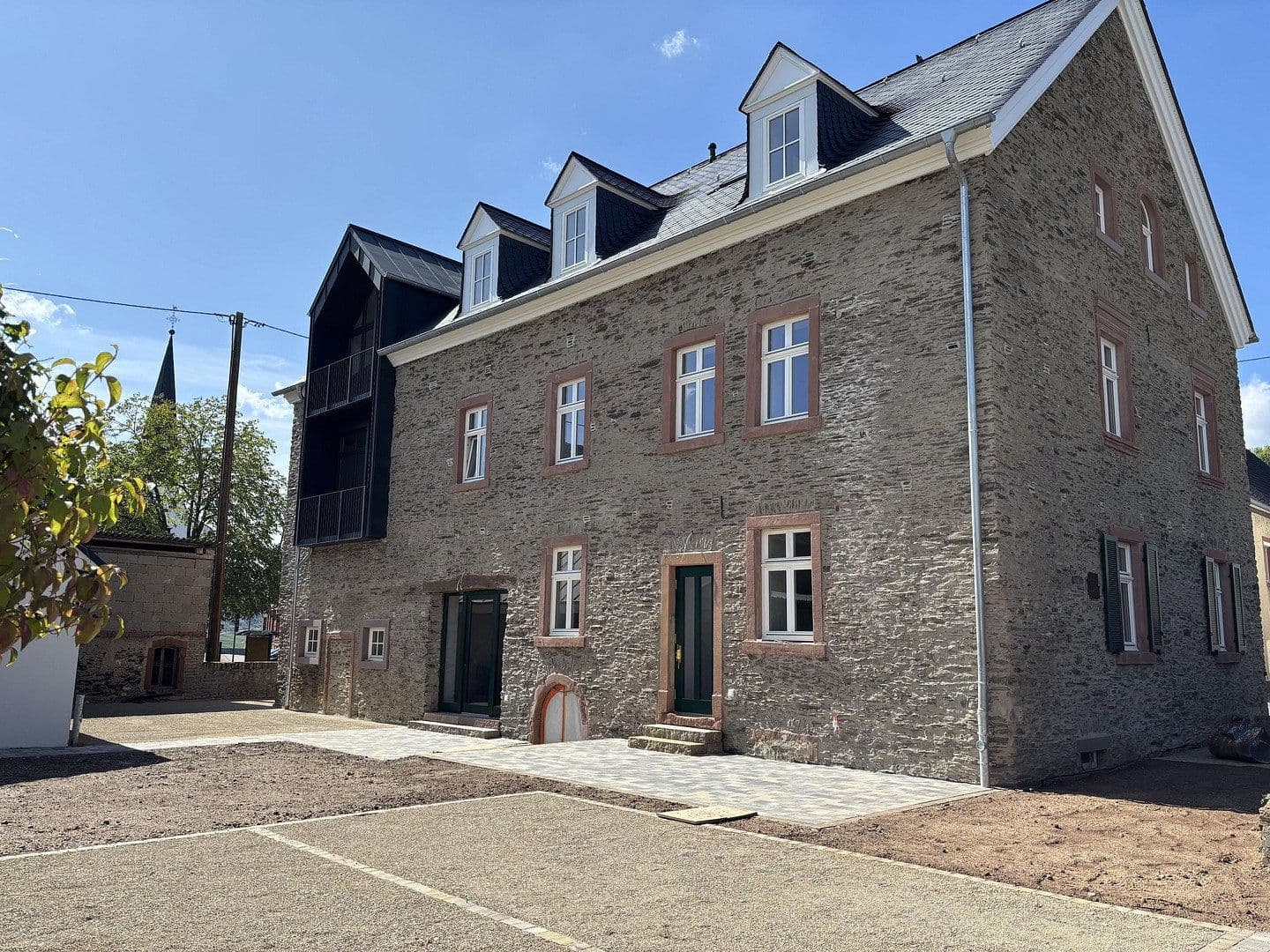 Pronájem bytu 5+kk 146 m², Moselstraße 6, Osann-Monzel, Porýní-Falc Pronájem bytu 5+kk 146 m², Moselstraße 6, Osann-Monzel, Porýní-Falc