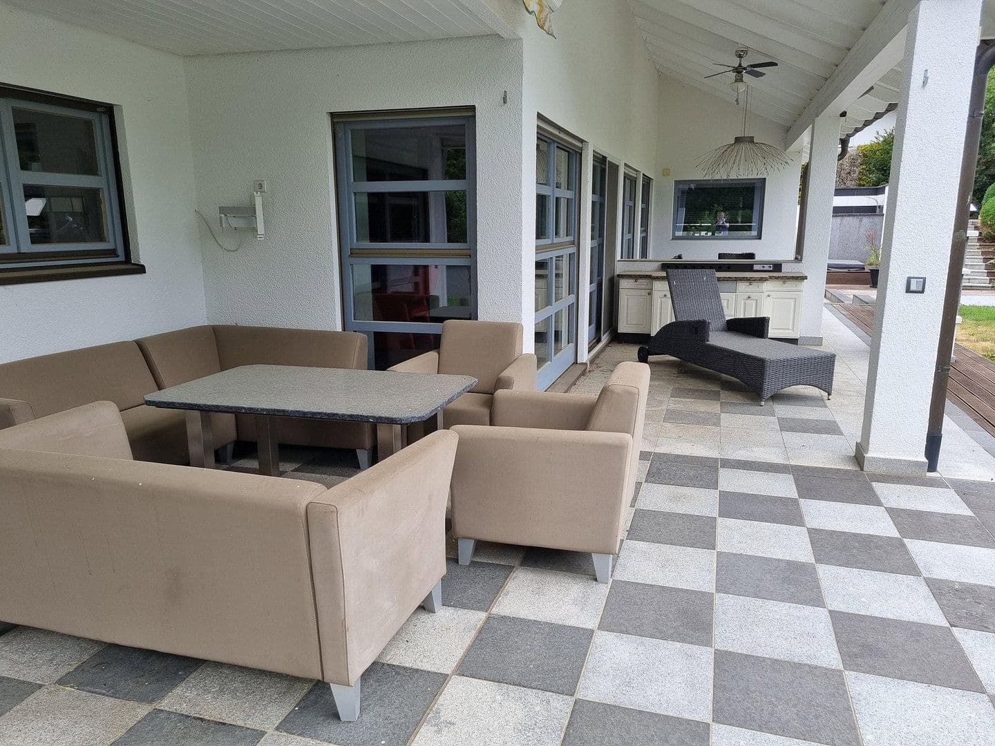 Pronájem domu 376 m², pozemek 300 m², Altdorf, Bádensko-Württembersko Pronájem domu 376 m², pozemek 300 m², Altdorf, Bádensko-Württembersko