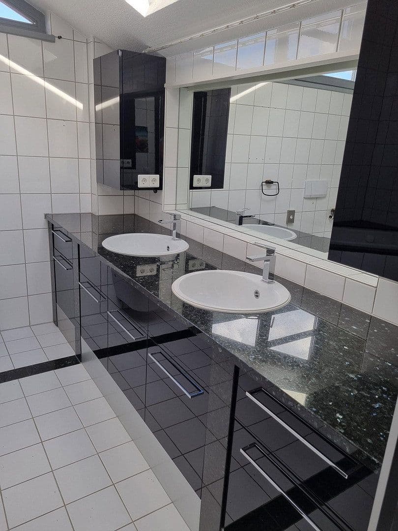 Pronájem domu 376 m², pozemek 300 m², Altdorf, Bádensko-Württembersko Pronájem domu 376 m², pozemek 300 m², Altdorf, Bádensko-Württembersko