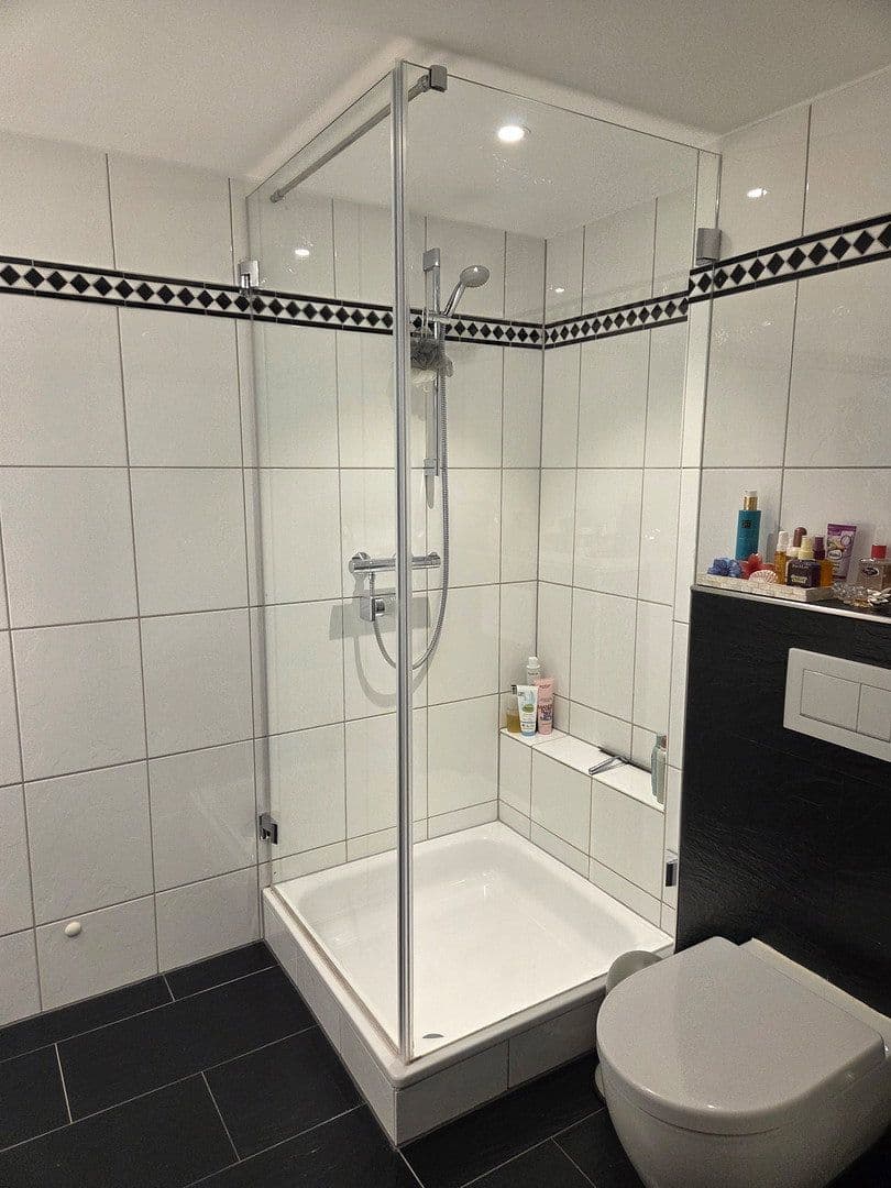 Prodej bytu 3+1 97 m², Erkrath, Severní Porýní-Vestfálsko Prodej bytu 3+1 97 m², Erkrath, Severní Porýní-Vestfálsko
