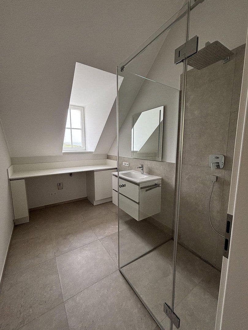 Pronájem bytu 5+1 150 m², Moselstraße 6, Osann-Monzel, Porýní-Falc Pronájem bytu 5+1 150 m², Moselstraße 6, Osann-Monzel, Porýní-Falc