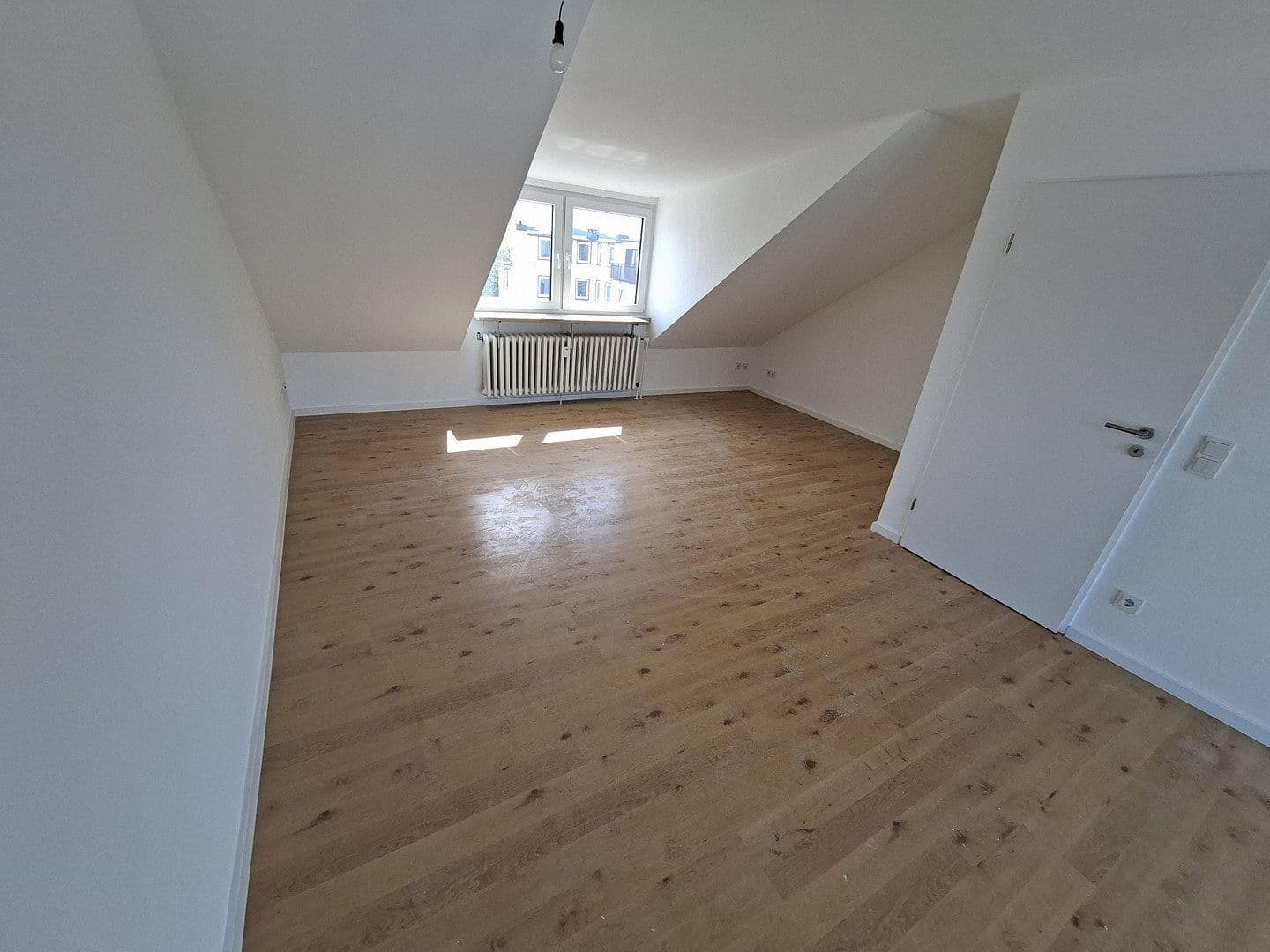 Pronájem bytu 3+1 82 m², Haupstr. 48, Solingen, Severní Porýní-Vestfálsko Pronájem bytu 3+1 82 m², Haupstr. 48, Solingen, Severní Porýní-Vestfálsko