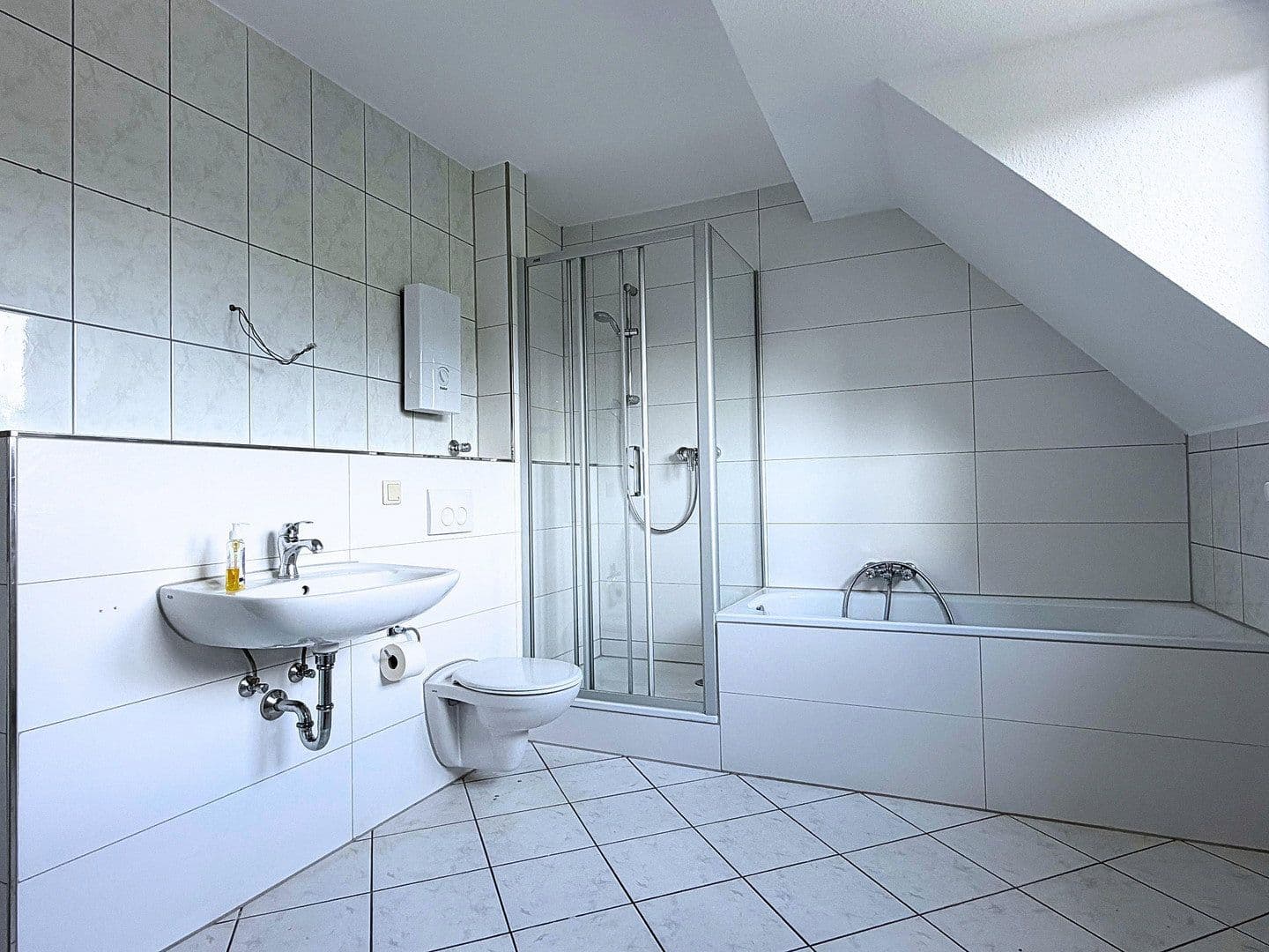Pronájem bytu 3+1 83 m², Von-der-Mark-Str. 37, Duisburg, Severní Porýní-Vestfálsko Pronájem bytu 3+1 83 m², Von-der-Mark-Str. 37, Duisburg, Severní Porýní-Vestfálsko