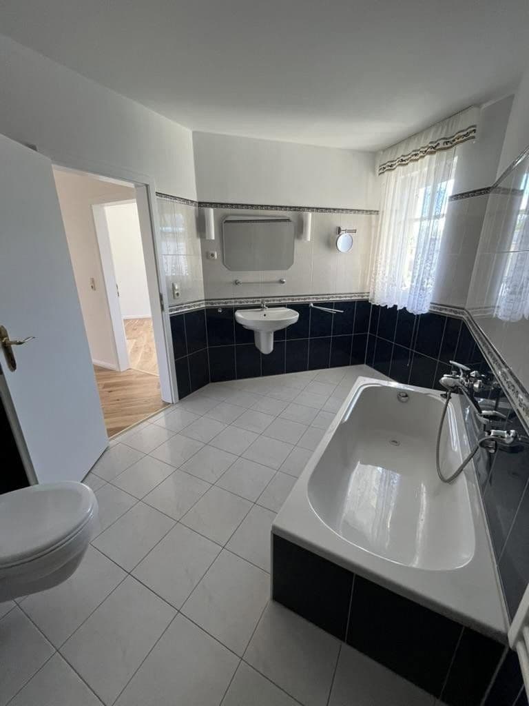 Pronájem domu 122 m², pozemek 350 m², Rostock, Mecklenburg-Vorpommern Pronájem domu 122 m², pozemek 350 m², Rostock, Mecklenburg-Vorpommern
