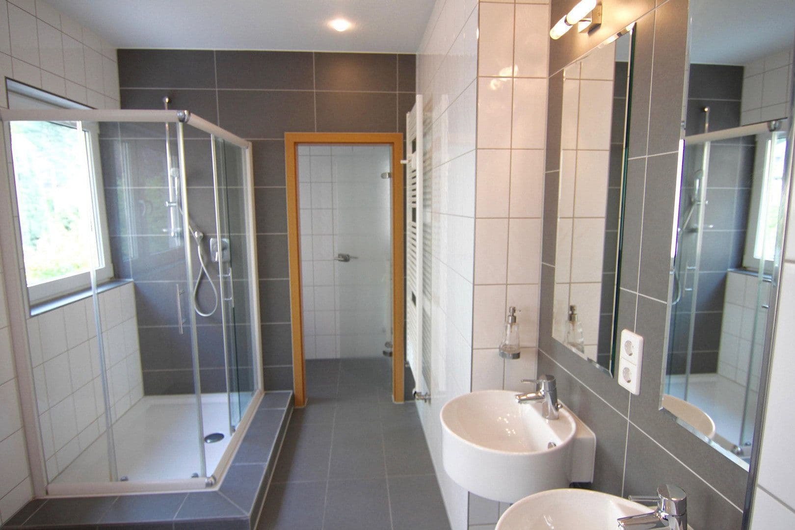 Pronájem bytu 4+1 189 m², Stuttgart, Bádensko-Württembersko Pronájem bytu 4+1 189 m², Stuttgart, Bádensko-Württembersko