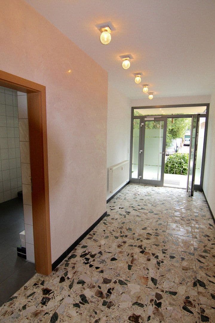 Pronájem bytu 4+1 189 m², Stuttgart, Bádensko-Württembersko Pronájem bytu 4+1 189 m², Stuttgart, Bádensko-Württembersko