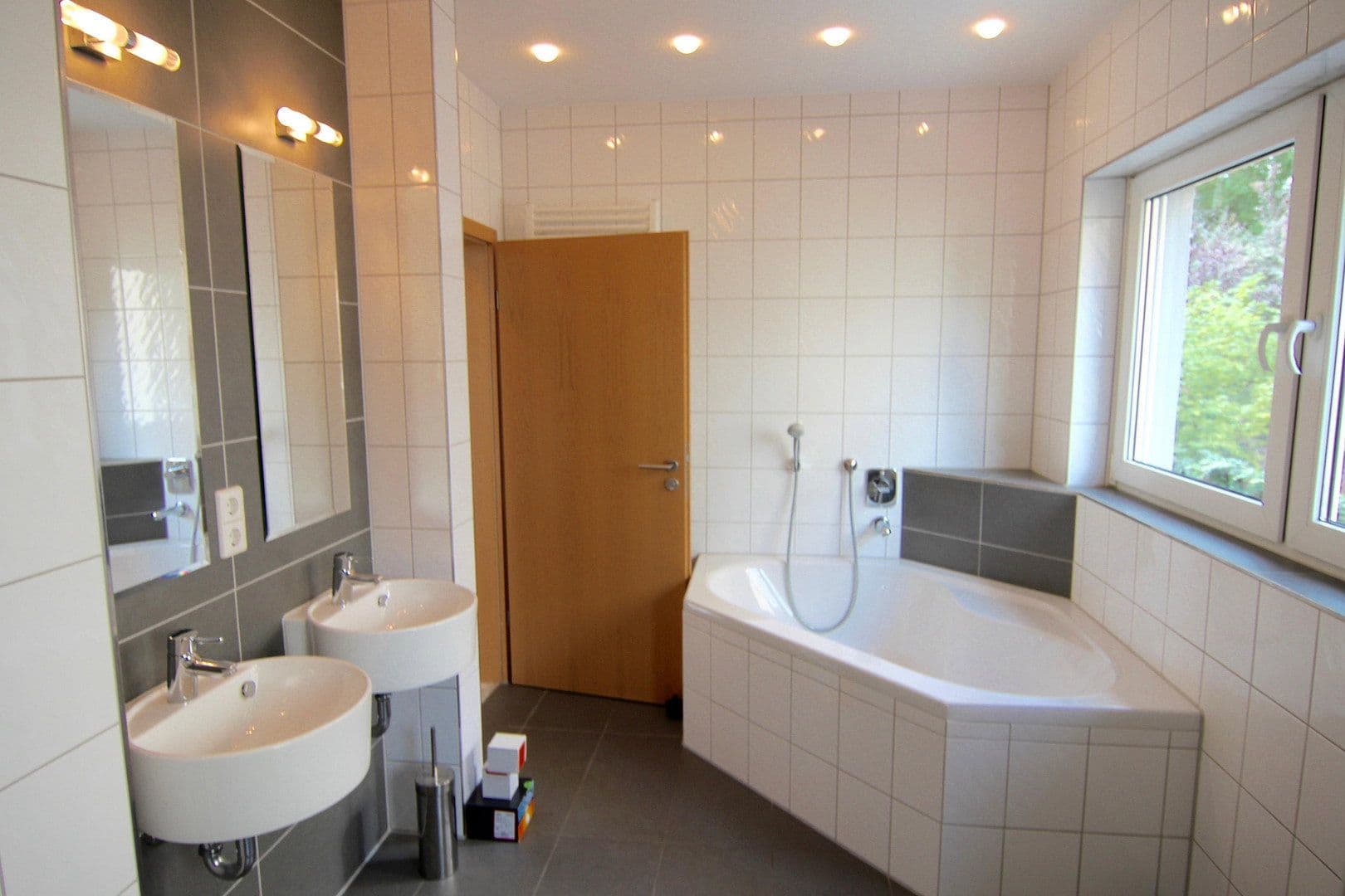 Pronájem bytu 4+1 189 m², Stuttgart, Bádensko-Württembersko Pronájem bytu 4+1 189 m², Stuttgart, Bádensko-Württembersko