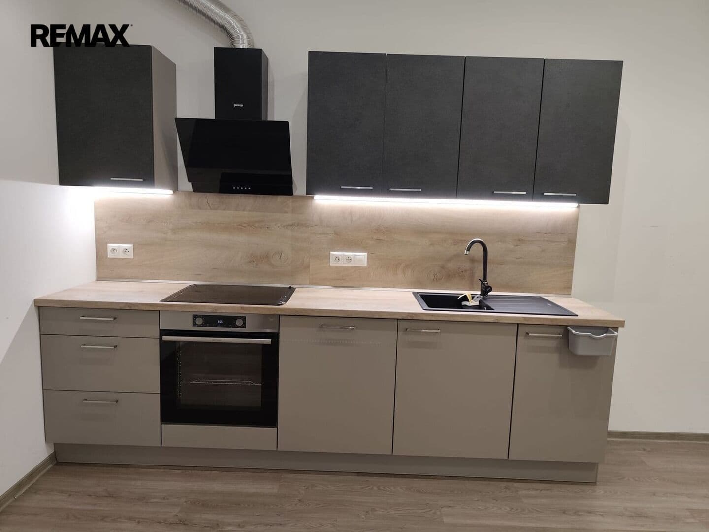Pronájem bytu 2+kk 70 m², Moskevská, Karlovy Vary, Karlovarský kraj Pronájem bytu 2+kk 70 m², Moskevská, Karlovy Vary, Karlovarský kraj