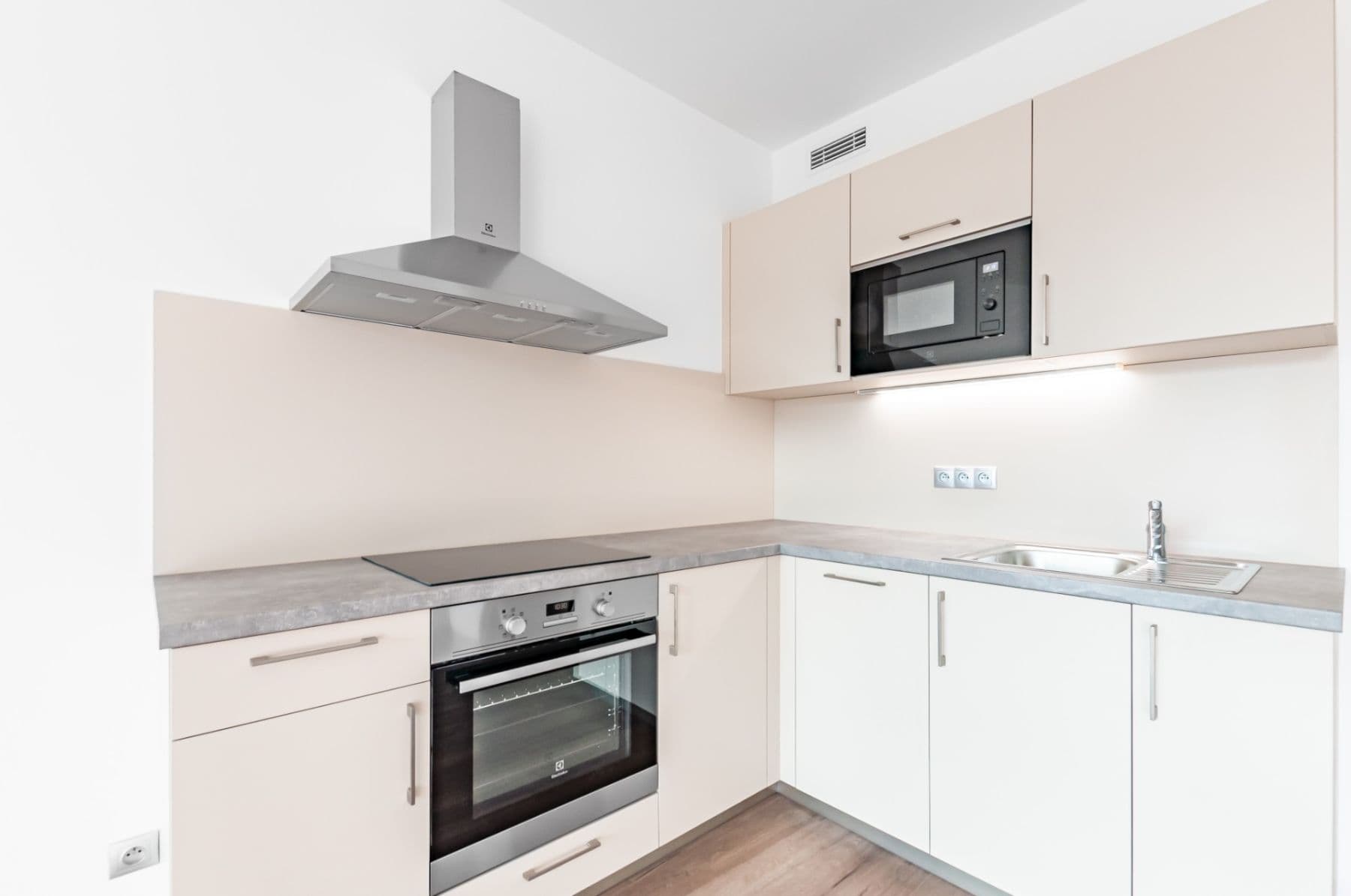 Pronájem bytu 1+kk 36 m², Kurta Konráda, Praha, Praha Pronájem bytu 1+kk 36 m², Kurta Konráda, Praha, Praha